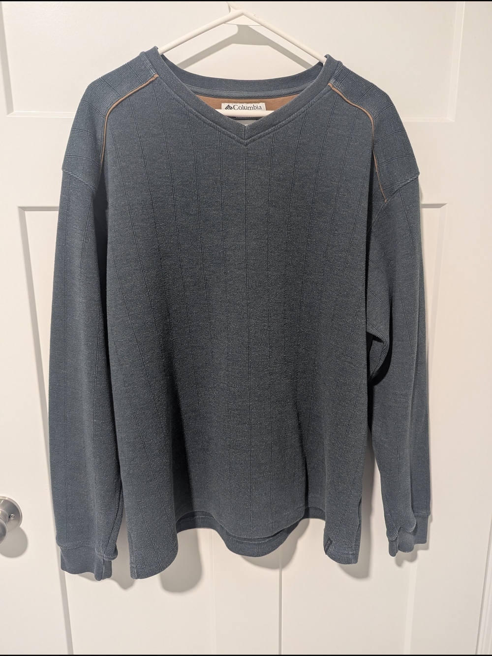 Columbia Men’s Slate Blue/Grey V-Neck Pullover with Tan Piping